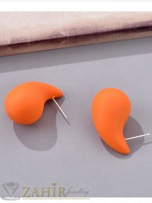 Супер хит оранжеви олекотени акрилни матови обеци, с форма на капка, размер 2,5 на 1,5 см, закопчаване на винт - C1012